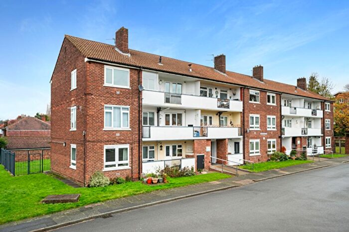 3 Bedroom Flat To Rent In Moss Meadow Road, Wardley House, M6