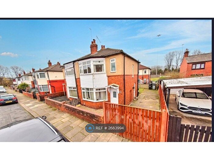 3 Bedroom Semi Detached House To Rent In Longroyd Grove, Leeds, LS11