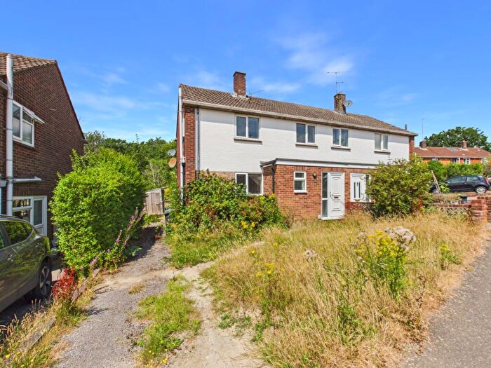 3 Bedroom House For Sale In Rumbolds Lane, Haywards Heath, RH16