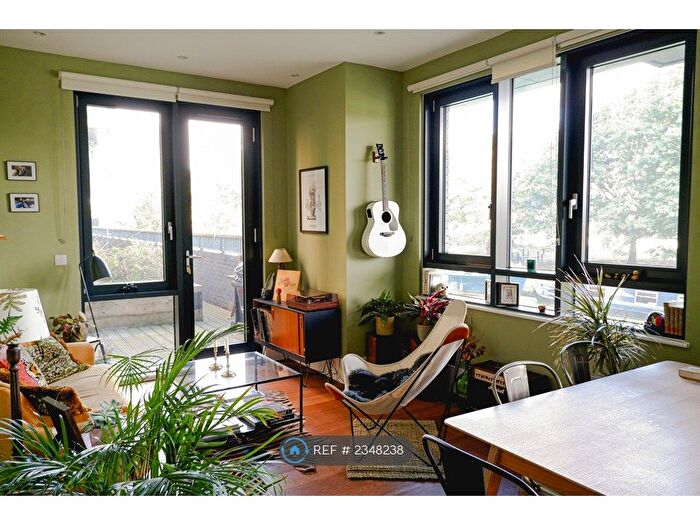 2 Bedroom Flat To Rent In Graphite Point, London, E2