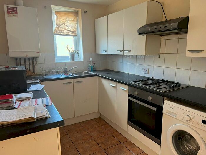 2 Bedroom Flat To Rent In Bedwell Court, Chadwell Heath, RM6