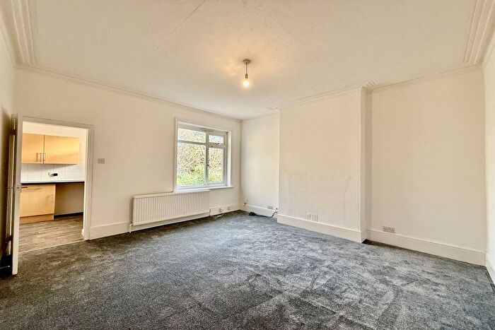 2 Bedroom Flat To Rent In Ramuz Drive, Westcliff-On-Sea, SS0