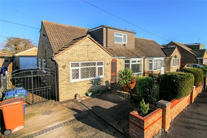 4 Bedroom Semi-Detached House For Sale In Leas Close, Waltham DN37