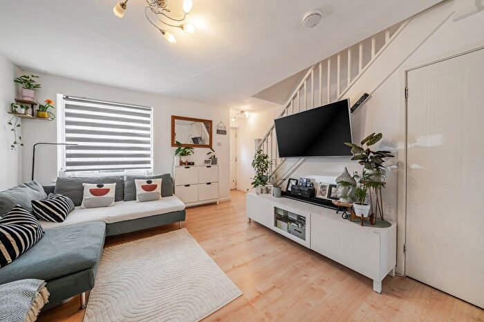 2 Bedroom Terraced House For Sale In Fallow Court, Argyle Way, London, SE16