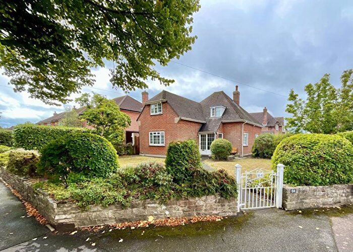 4 Bedroom Detached House For Sale In Holdenhurst Avenue, Bournemouth, BH7