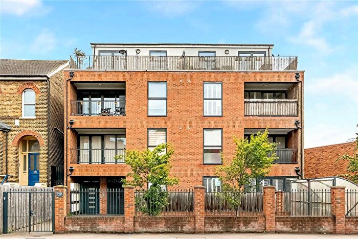 2 Bedroom Flat For Sale In High Road Leytonstone, Leytonstone, London, E11