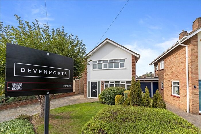 3 Bedroom Country House For Sale In Saxonbury Avenue, Lower Sunbury, TW16