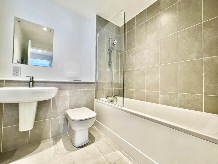2 Bedroom Apartment To Rent In Phoenix, Saxton Lane, Leeds, LS9