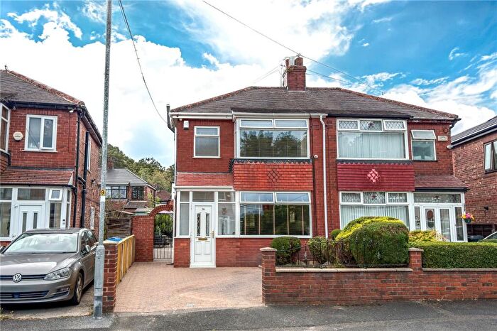 3 Bedroom Semi Detached House For Sale In Atherley Grove, Chadderton, Oldham, OL9