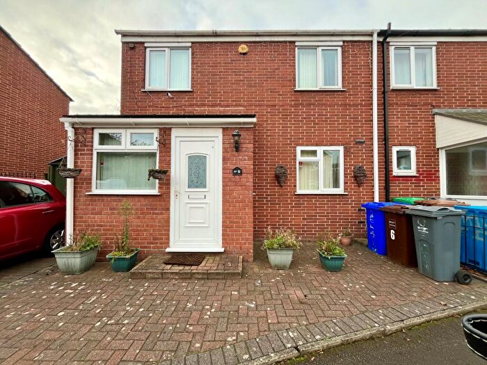 3 Bedroom Semi-Detached House To Rent In Ellanby Close, Rusholme, M14