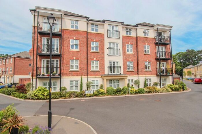 2 Bedroom Flat To Rent In Heaton Court, Colnhurst Road, Watford, Hertfordshire, WD17