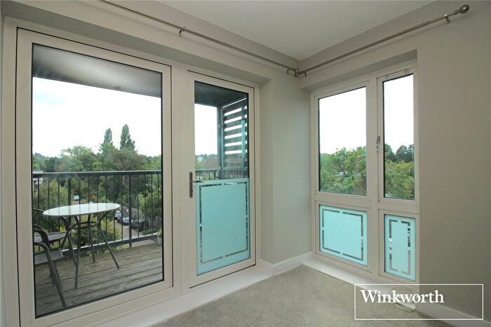 2 Bedroom Flat For Sale In Grade Close, Elstree, Borehamwood, Hertfordshire, WD6