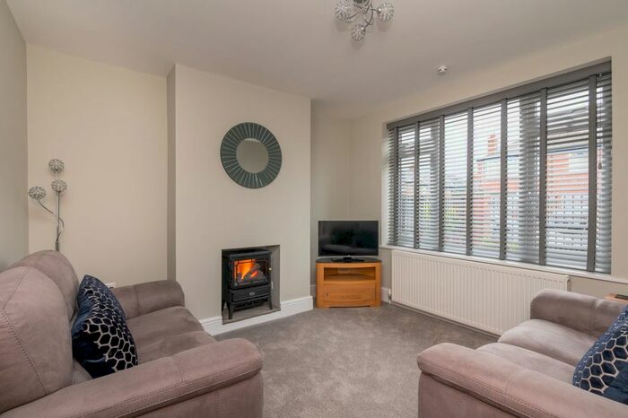 2 Bedroom Flat To Rent In Main Avenue, York, YO31