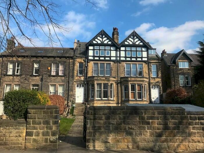 2 Bedroom Flat To Rent In Burton Crescent, Headingley, Leeds, LS6