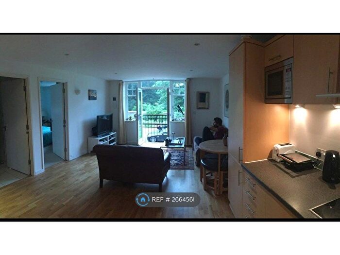 2 Bedroom Flat To Rent In Kingston Vale, London, SW15
