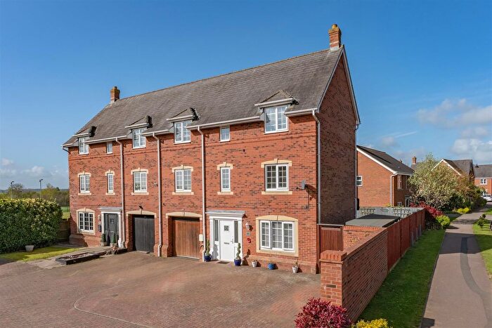 4 Bedroom Property For Sale In Ironwood Avenue, Desborough, NN14