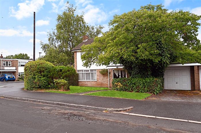 3 Bedroom Link Detached House For Sale In Fugelmere Close, Harborne, Birmingham, B17