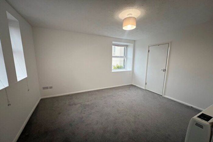 1 Bedroom Flat To Rent In Queen Street, Torquay, TQ1