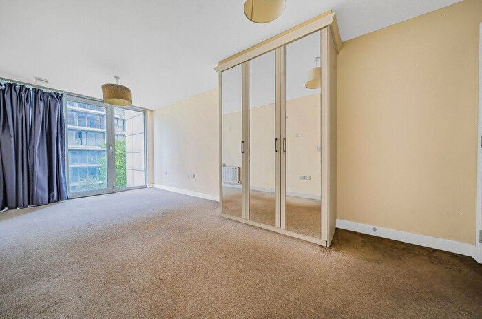 2 Bedroom Apartment For Sale In Western Gateway, London, E16