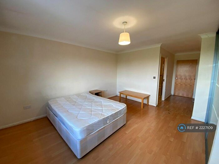 2 Bedroom Flat To Rent In Maddison Court, London, NW4