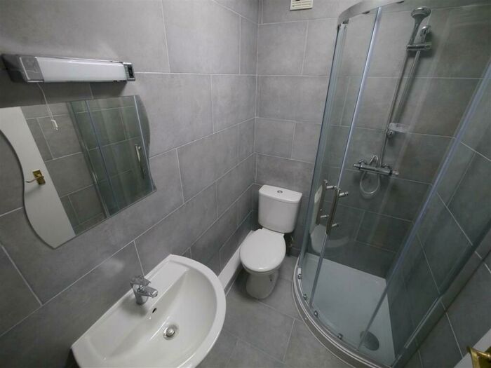 3 Bedroom House To Rent In Flat, Clarendon Court, LS2