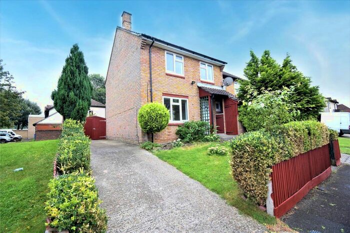 3 Bedroom End Terrace House To Rent In Water Lane, Farnborough, Hampshire, GU14