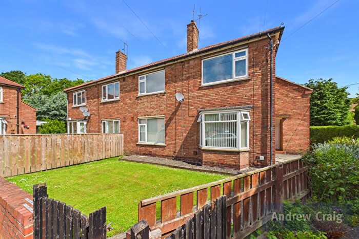 2 Bedroom Flat For Sale In Falstone Square, Gosforth, NE3