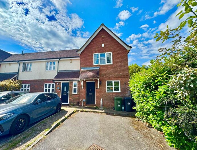 2 Bedroom End Of Terrace House For Sale In Monro Drive, Guildford, GU2
