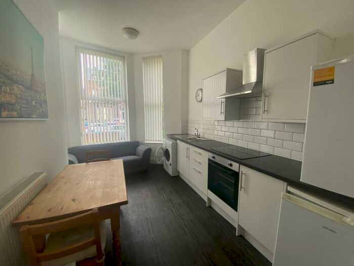 2 Bedroom Flat To Rent In Bentley Road, Toxteth, Liverpool, L8