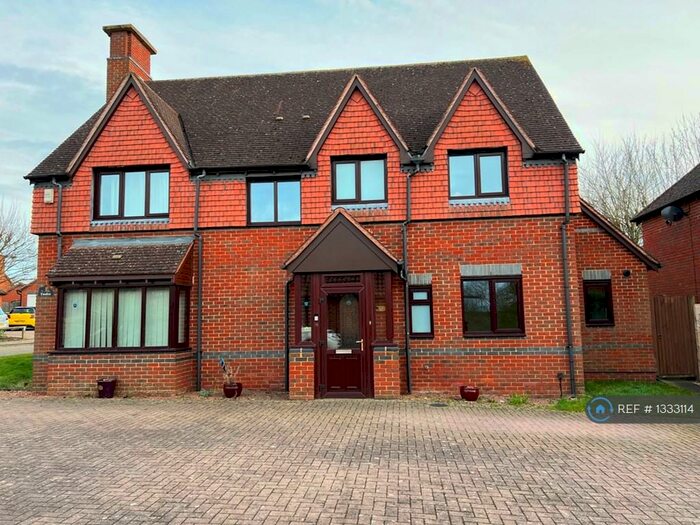 4 Bedroom Detached House To Rent In Ebbsgrove, Loughton, Milton Keynes, MK5