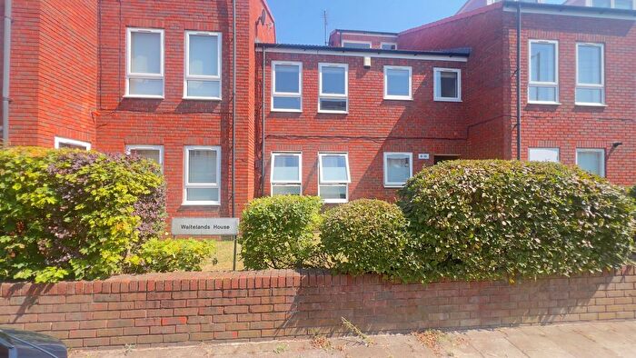 2 Bedroom Flat To Rent In South Lane, New Malden, KT3