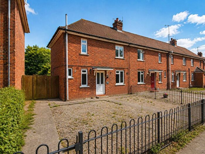 2 Bedroom End Terrace House For Sale In Oxford Road, Aylesbury, HP19