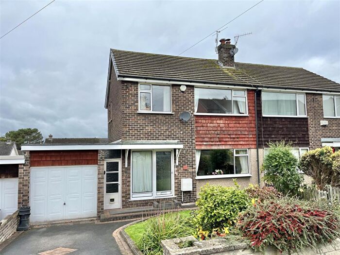 3 Bedroom Semi-Detached House For Sale In Littlebrook Close, Hadfield, Glossop, SK13