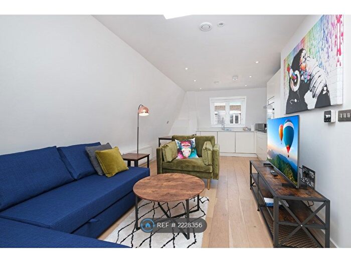 1 Bedroom Flat To Rent In Carta House, Egham, TW20