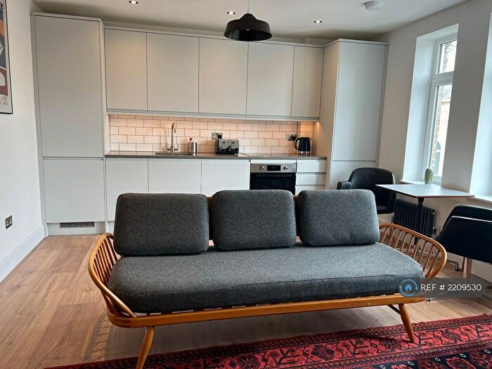 1 Bedroom Flat To Rent In Knights Hill, London, SE27