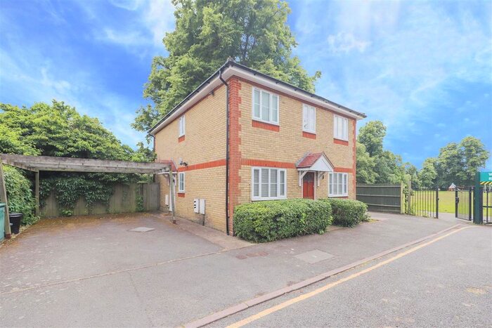 1 Bedroom Maisonette To Rent In Manor Waye, Uxbridge, UB8