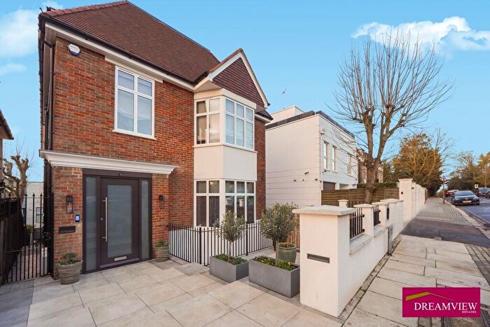 3 Bedroom Flat To Rent In West Heath Road Hampstead, London, NW3