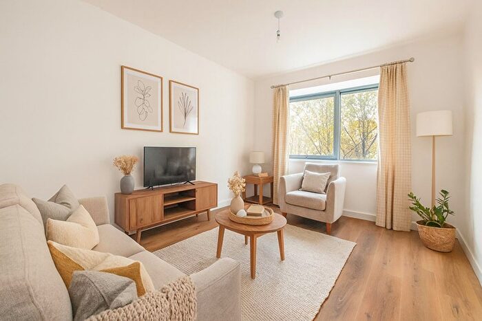 1 Bedroom Flat To Rent In , Lakeside West Staines-Upon-Thames, TW18