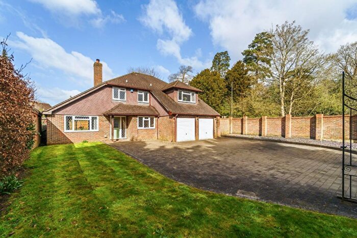 4 Bedroom Detached House For Sale In Dorking Road, Tadworth, KT20