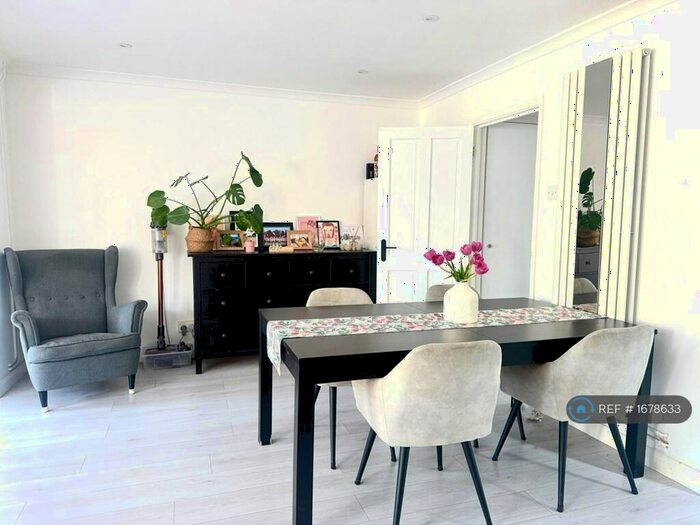 4 Bedroom End Of Terrace House To Rent In Arkley Court, Maidenhead, SL6