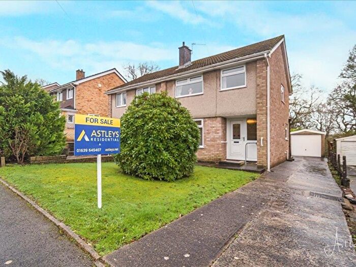 3 Bedroom Semi-Detached House For Sale In Glannant Way, Neath, SA11