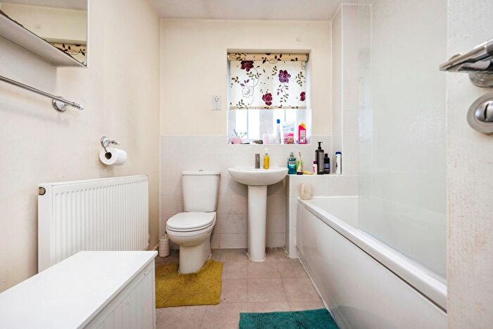 4 Bedroom Detached House For Sale In Primrose Fields, Bedford, Bedfordshire, MK41