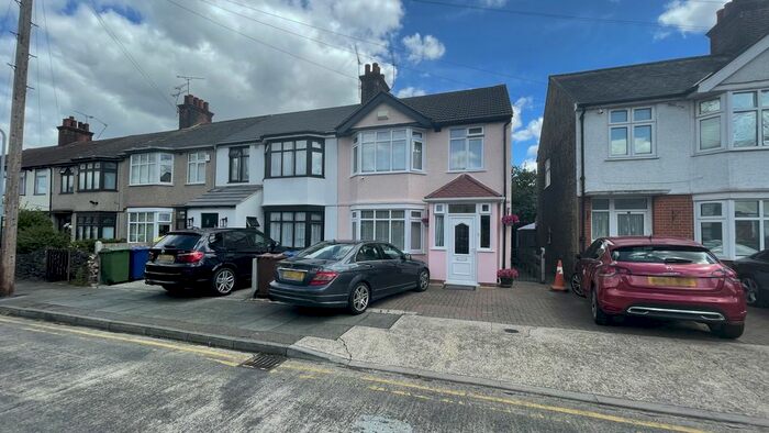 3 Bedroom End Of Terrace House To Rent In Grange Road, Essex, RM17