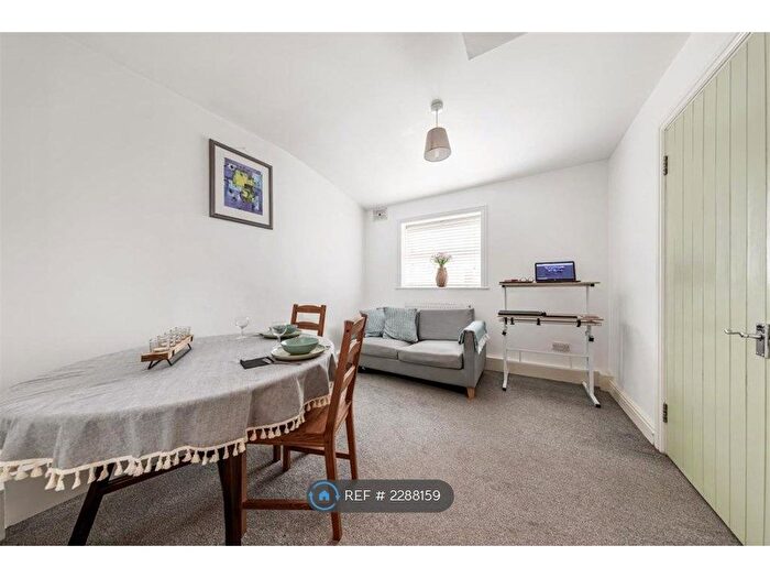 1 Bedroom Semi-Detached House To Rent In Fairland Road, Stratford, E15