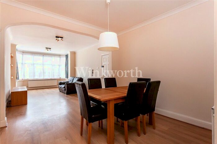 2 Bedroom Flat To Rent In Armitage Road, London, NW11