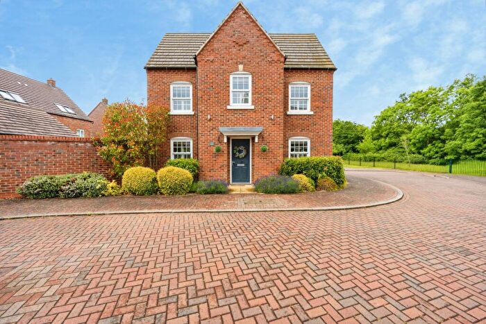 3 Bedroom Detached House For Sale In Crouch Gardens, Kempston, Bedford, Bedfordshire, MK42