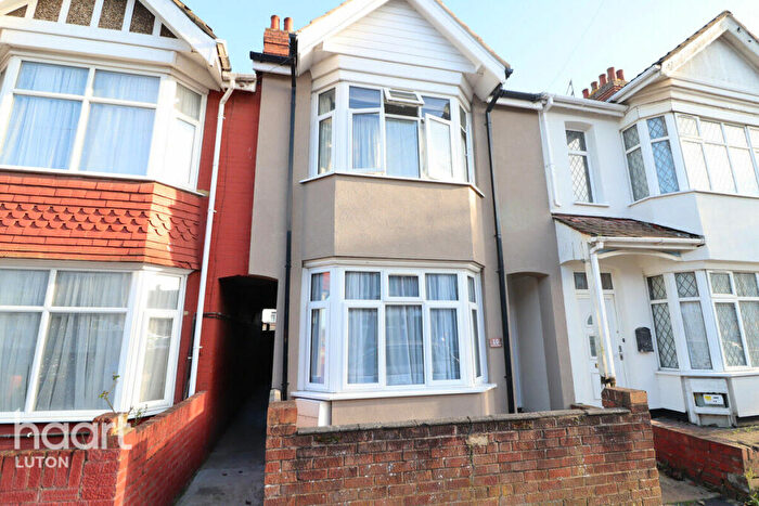 3 Bedroom Terraced House For Sale In Mansfield Road, Luton, LU4