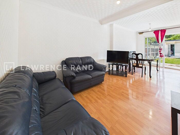 4 Bedroom Terraced House To Rent In Perivale, Greenford, UB6