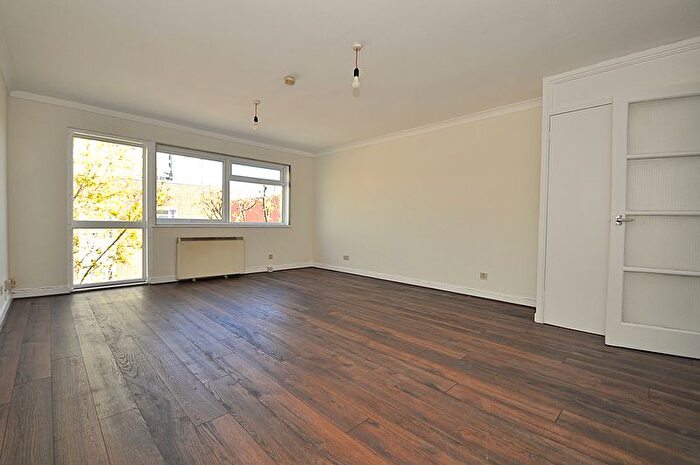 Studio For Sale In Coombe Road, New Malden, KT3