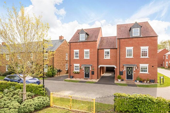 4 Bedroom Semi-Detached House For Sale In Flux Drive, Deddington, OX15